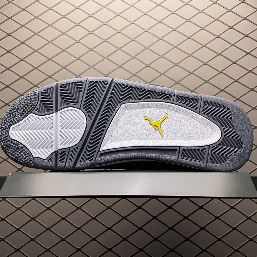 JORDAN 4