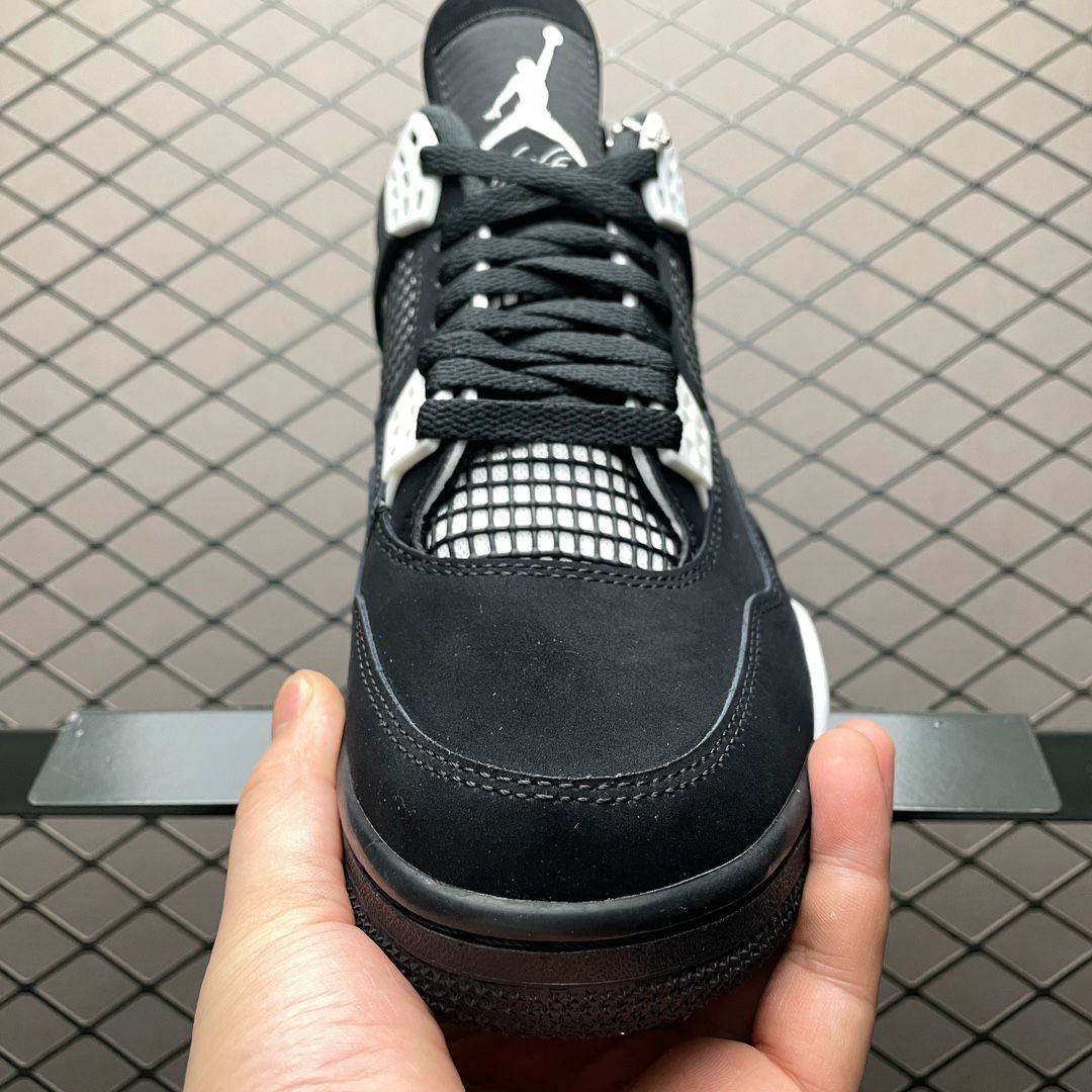 JORDAN 4