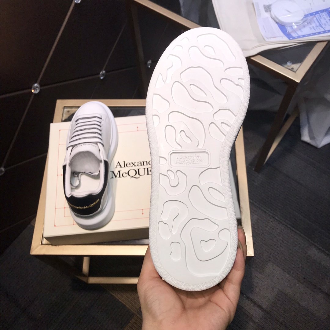 ALEXANDER MCQUEEN BIANCHE E NERE RETRO SCRITTA ORO