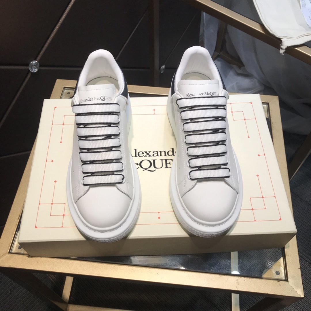 ALEXANDER MCQUEEN BIANCHE E NERE RETRO SCRITTA ORO