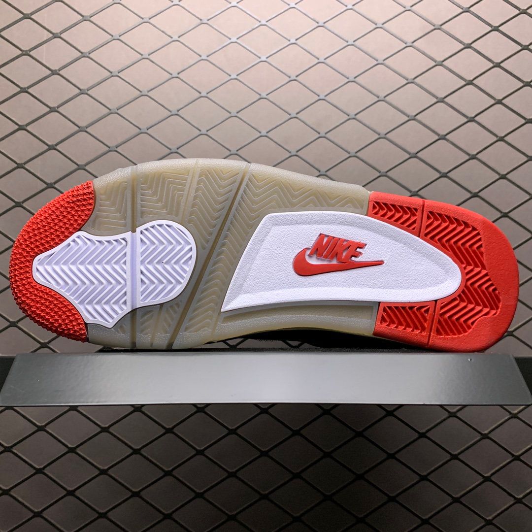 JORDAN 4