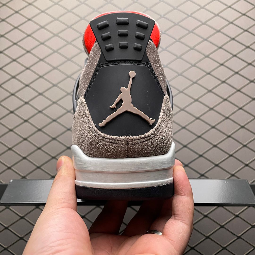 JORDAN 4