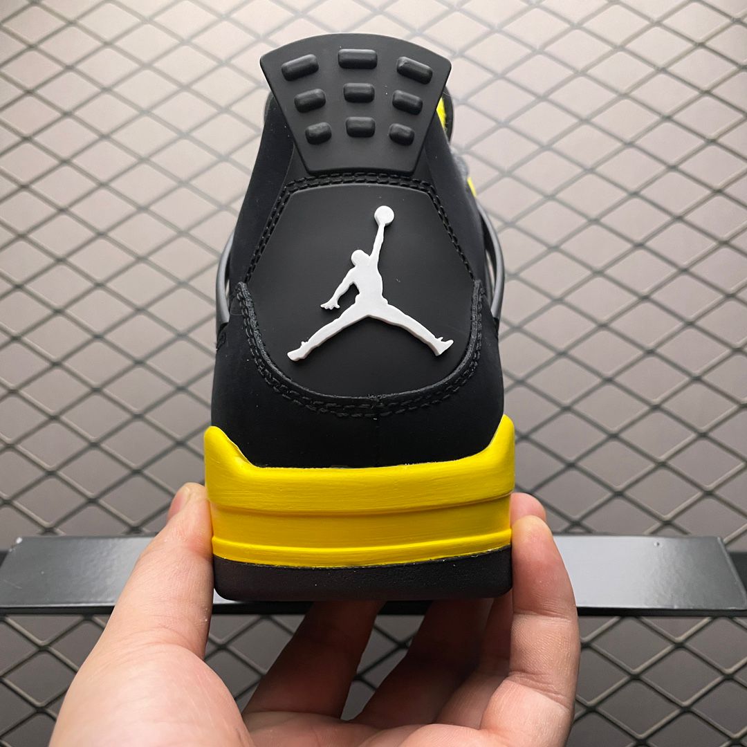 JORDAN 4