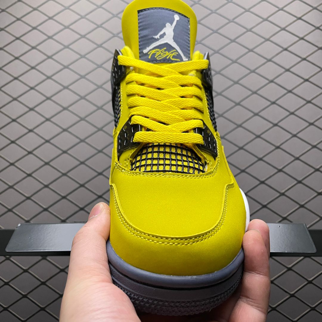 JORDAN 4