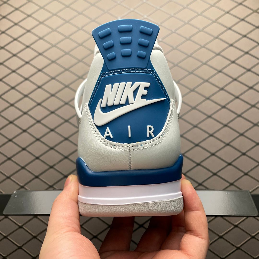 JORDAN 4